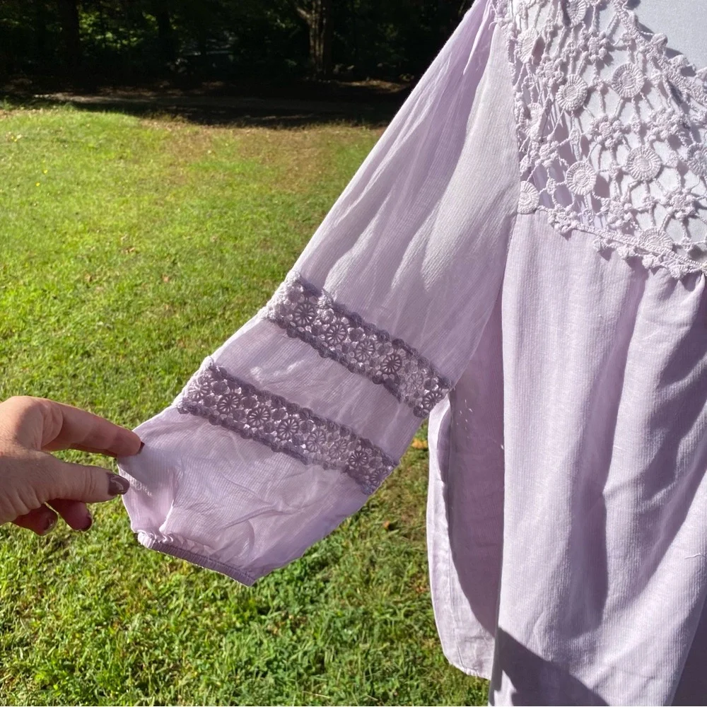 J. PETERMAN TOP BLOUSE TUNIC PALE PURPLE FLORAL LACE ACCENT 3/4 SLEEVE Size M